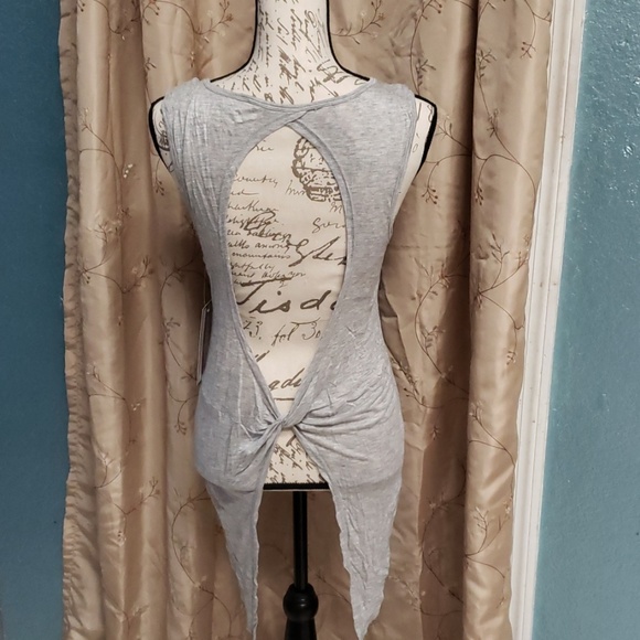 Workout top - Picture 2 of 2